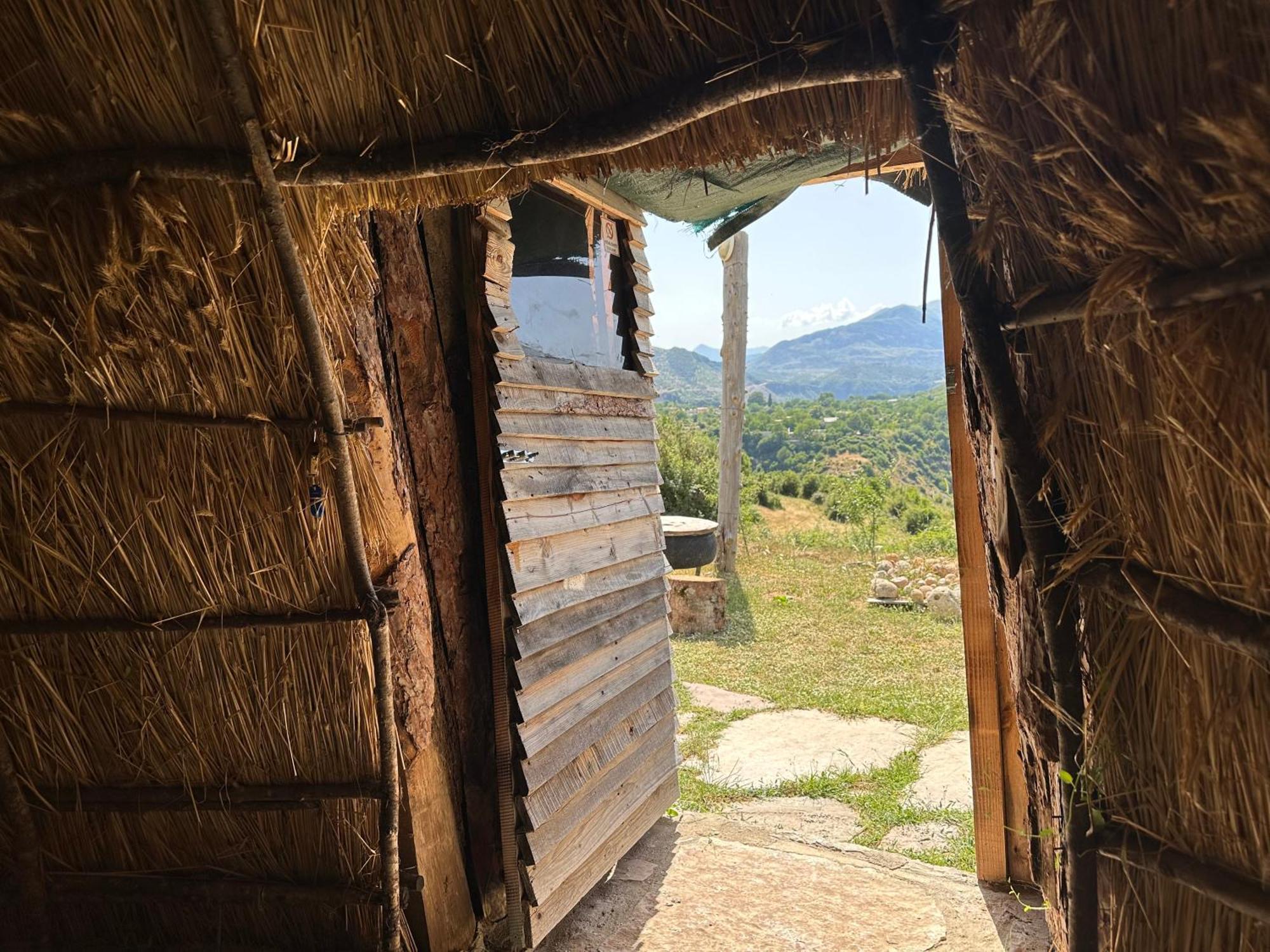 Hôtel Camping Lekdushi - Shehu à Tepelene Extérieur photo