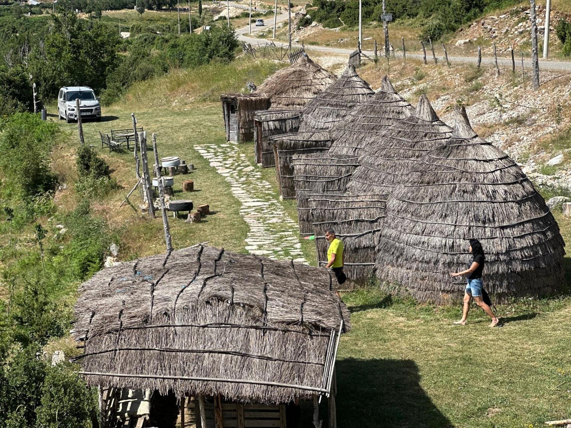 Hôtel Camping Lekdushi - Shehu à Tepelene Extérieur photo