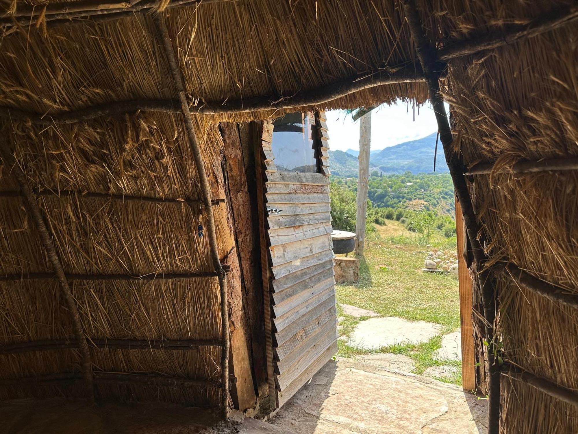 Hôtel Camping Lekdushi - Shehu à Tepelene Extérieur photo