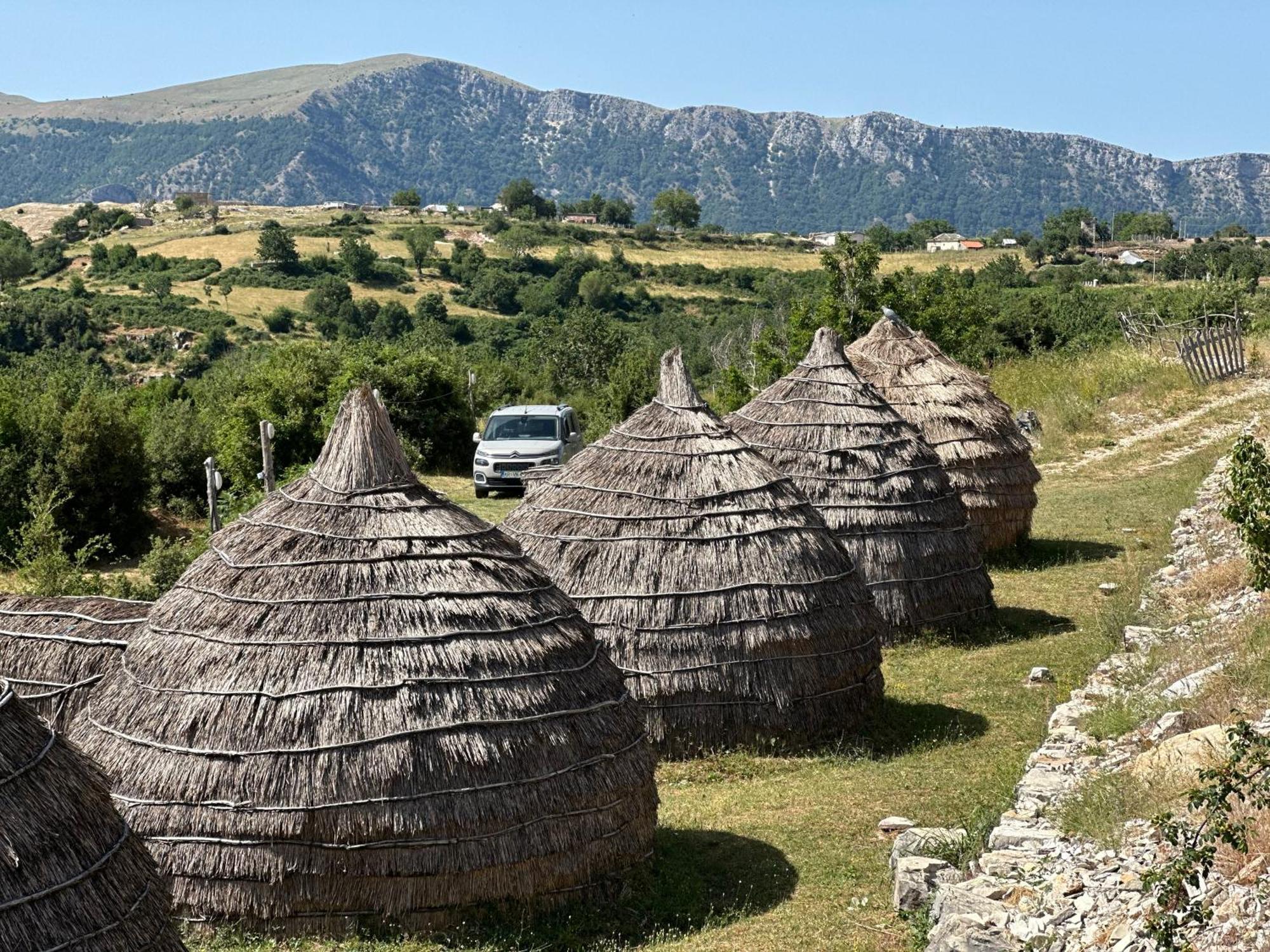 Hôtel Camping Lekdushi - Shehu à Tepelene Extérieur photo