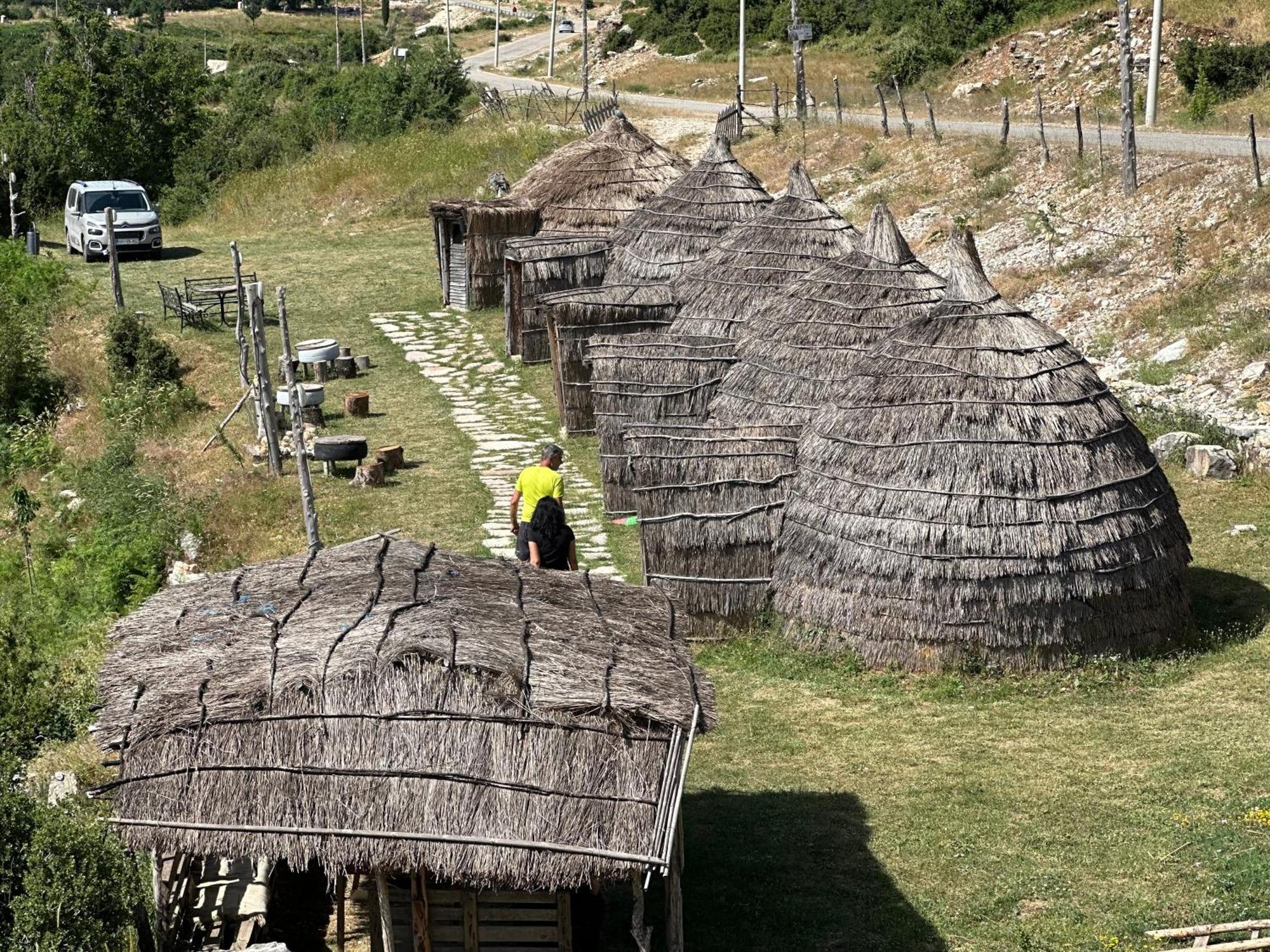 Hôtel Camping Lekdushi - Shehu à Tepelene Extérieur photo